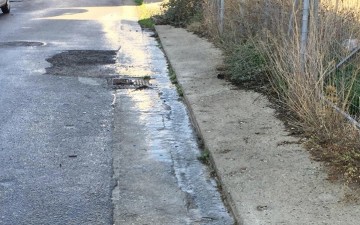 Η βλάβη της ΔΕΥΑΡ καλά κρατεί εν μέσω ανομβρίας