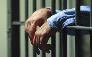 Δικάζονται για απόπειρα απόδρασης από τα κρατητήρια