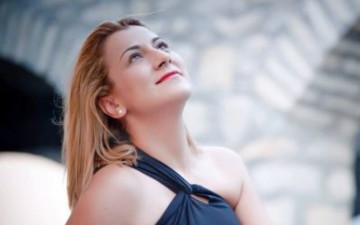 Δικαία Μαραβέλια-Η συγγραφέας από τη Σύμη που ήρθε να αλλάξει τα δεδομένα της Αθήνας!
