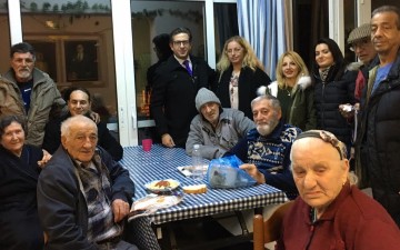 Επίσκεψη στο Χαραλάμπειο γηροκομείο της ΔΗΜ.Τ.Ο. Ρόδου - Νέας Δημοκρατίας για ευχές και δώρα