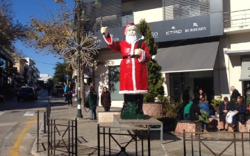 Ο Άγιος Βασίλης εμφανίστηκε  στην Πλατεία Κύπρου  