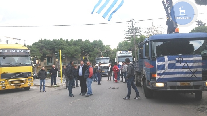 Δυναμική κινητοποίηση από τον τους ιδιοκτήτες φορτηγών δημοσίας χρήσης