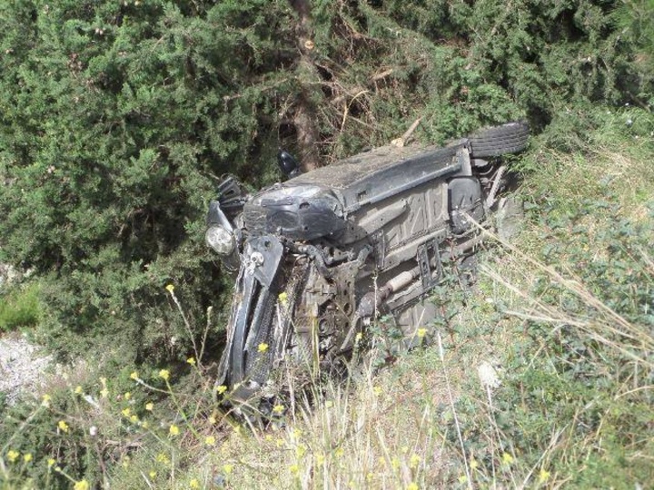 Εκτός δρόμου βρέθηκε το ιχ αυτοκίνητο στην οδό αεροδρομίου – Τσαίρι. Το ατύχημα που παραλίγο να εξελιχθεί σε νέα τραγωδία έγινε την περασμένη Κυριακή. Ο οδηγός μεταφέρθηκε στο Νοσοκομείο.