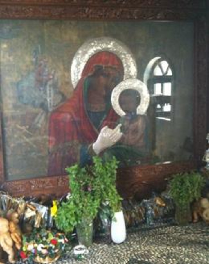 Arxaggelos Rodoy To Xwrio Opoy Miloyn Kypriaka Kai H Kypriakh Eikona Ths Panagias Ths Tsampikas H Rodiakh