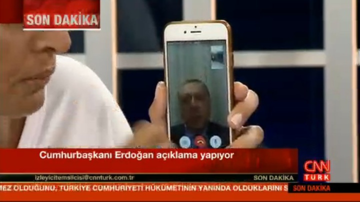 Διάγγελμα Ερντογάν μέσω Skype που είχε διακοπές!