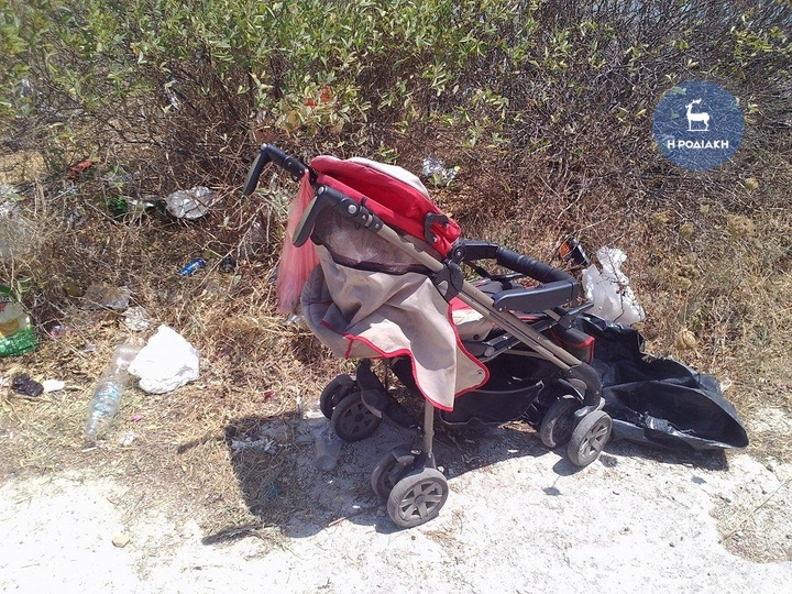 Καθημερινή εικόνα στα πάρκα της Ρόδου. Και μετά απορούμε για τα χάλια μας..!