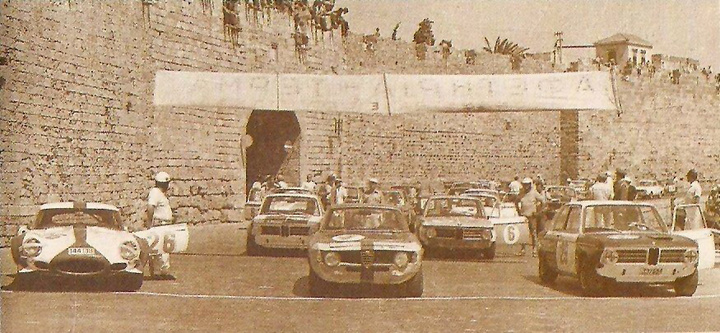 1968. ΘΕΣΗ ΚΟΛΩΝΑ.  Γύρος των τειχών. Εκκίνηση και τερματισμός