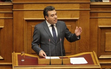 Μάνος Κόνσολας: «Κινδυνεύουν ανθρώπινες ζωές από την έλλειψη προσωπικού του ΕΚΑΒ στα Δωδεκάνησα»