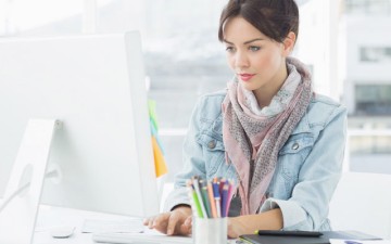 Τέσσερις ώρες μπροστά στον υπολογιστή  κάνουν… καλό – Τι ισχύει για τα κινητά