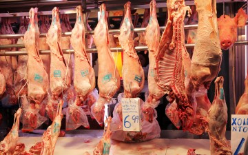 Με το «κιάλι» θα ψάχνουν το Πάσχα ελληνικά αρνιά οι καταναλωτές