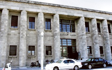 Βρέθηκε στον «Τειρεσία» για συναλλαγματικές που δεν υπέγραψε!