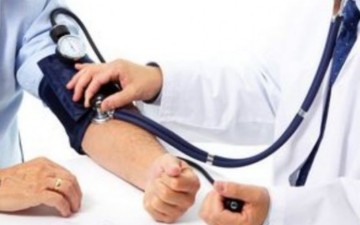 Οι κίνδυνοι από την πίεση της άσπρης μπλούζας