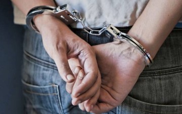 Συνελήφθη 42χρονος στη Ρόδο που παραβίασε σπίτι για να κλέψει