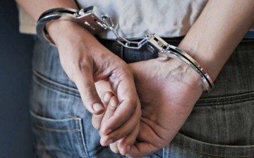 Ρόδος: Είχε πέντε καταδικαστικές αποφάσεις για επιταγές, πλαστογραφία και υπεξαίρεση, αλλά παρέμενε ελεύθερος!