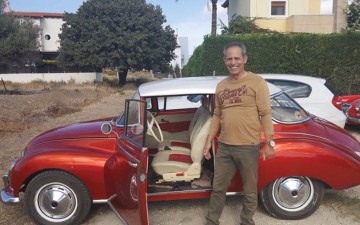 Ένας συλλέκτης ιστορικών αυτοκινήτων στη Ρόδο