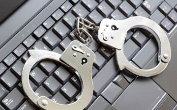Ελεύθερος με όρους αφέθηκε  για το υλικό παιδικής πορνογραφίας