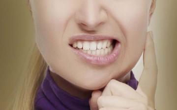 Tρίξιμο των δοντιών:  Μπορεί να προκαλέσει  ημικρανίες και πονοκεφάλους;