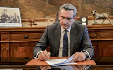 Με έντεκα νέα ασθενοφόρα και μια κινητή μονάδα, η Περιφέρεια Νοτίου Αιγαίου ενισχύει το στόλο του ΕΚΑΒ στα νησιά