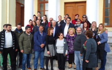 Ο Χ. Κόκκινος  στη Φιλοτελική Ένωση Δωδεκανήσου όπου τιμήθηκε ο ήρωας Σμηναγός Κώστας Ηλιάκης