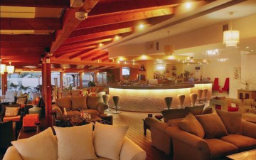 Το Patty's lounge στην παραλία της Ιαλυσού