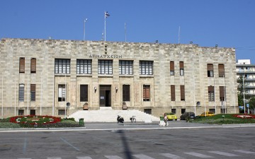Με 13 υποθέσεις ανάκλησης αδειών καταστημάτων της Ρόδου θα ασχοληθεί η Επιτροπή Ποιότητας Ζωής