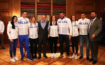 Παρούσα η Ραφαέλα Σπανουδάκη στη συνάντηση του πρωθυπουργού με την Εθνική Στίβου