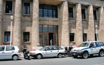 Κατηγορούνται ότι συμμετείχαν  σε κύκλωμα για παράνομους μετανάστες