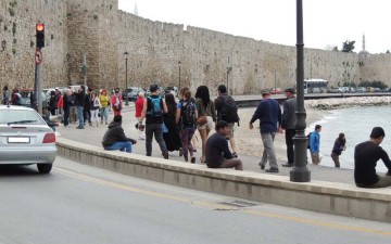 Έπιασαν τα πόστα τους οι επαίτες στη Ρόδο