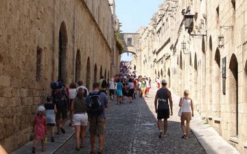 Πρωταθλήτρια η Ρόδος στην αύξηση εσόδων και κρατήσεων