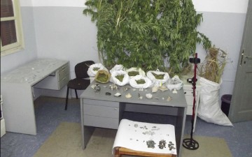 Τρία χρόνια φυλάκιση για χασίς, δενδρύλλια και  αρχαία νομίσματα