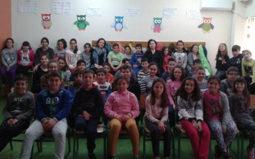 Η Λιλή Λαμπρέλλη  στο δημοτικό σχολείο  Παραδεισίου