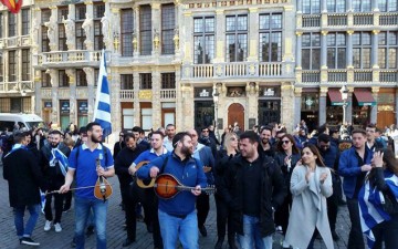Οι Ροδίτες που ξεσήκωσαν την πλατεία των Βρυξελλών την 25η Μαρτίου