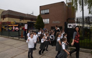 Δωρεά ενός εκατομμυρίου δολαρίων από τον  Νισύριο Νίκο Ανδριώτη στο σχολείο της Αστόριας