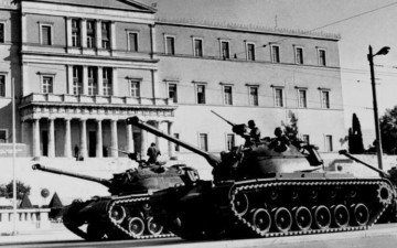 Δημοσιογραφικά «χαστούκια» στη χούντα