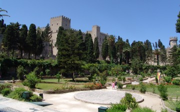 Ενδιαφέροντες σχεδιασμοί για  τον ανθόκηπο της πλατείας Ρίμινι