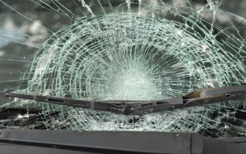 Έσπασε τα τζάμια 9 αυτοκινήτων στην Παναγιά Τσαμπίκα