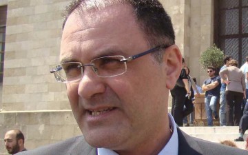 Συμφωνεί με τον περιορισμό στις θητείες των Δημάρχων ο Στράτος Καρίκης