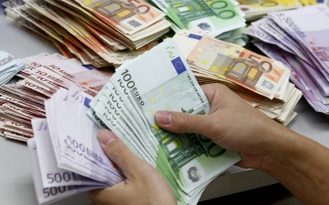 Συμβολαιογράφος  κατηγορείται για  υπεξαίρεση