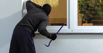 Συνελήφθησαν στη Ρόδο δύο νεαροί που «ρήμαζαν» σπίτια ηλικιωμένων