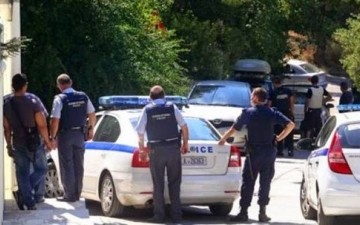 Έφοδος της αστυνομίας για απομάκρυνση ΡΟΜΑ από δημόσιο χώρο