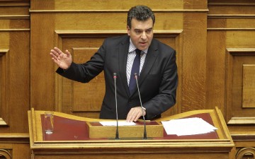 Μειωμένη στρατιωτική θητεία για τα αδέλφια ατόμων με ποσοστό αναπηρίας άνω του 80%, προτείνει ο Μάνος Κόνσολας