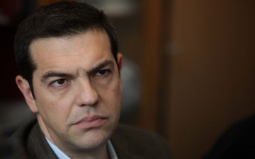 Ο πρωθυπουργός είναι πλέον γυμνός!