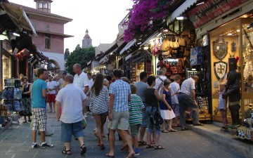 Μείωση φόρων και χωροταξικό σχεδιασμό ζητούν οι ξενοδόχοι