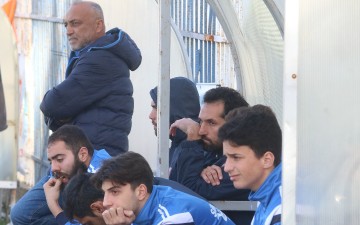 Ίδια γάντια,  άλλα χέρια στο Βάτι 