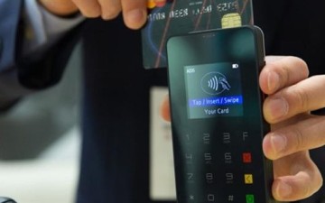 «Νάρκη» οι πληρωμές με πιστωτικές κάρτες