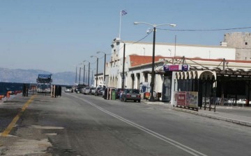 Το Τελωνείο Ρόδου δέσμευσε μπλουζάκια και αλκοολούχα ποτά