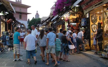 Αύξηση στις ταξιδιωτικές  εισπράξεις τον Μάιο