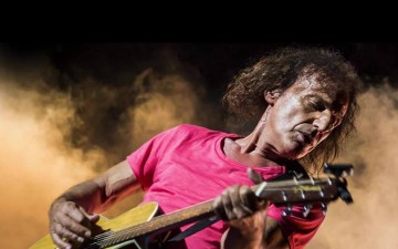 Την Τρίτη στην Τάφρο  ο Βασίλης Παπακωνσταντίνου