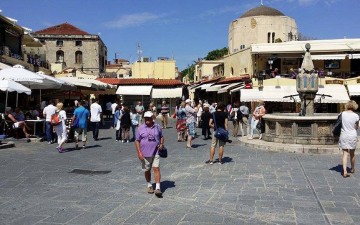 Καθοριστική η συμβολή του  τουρισμού στην εθνική οικονομία