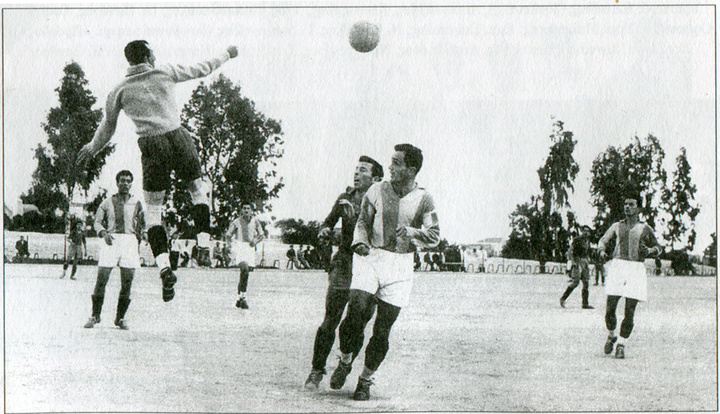 «Ο Δοξόπουλος αγωνίστηκε υπεράνθρωπα (πηδά στα ύψη και πλονζάρει σα να είναι από λάστιχο!)»,  έγραφαν οι αθλητικογράφοι της εποχής